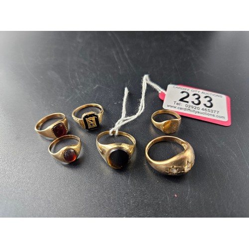 233 - Six 9k gold signet rings - some with onyx, Tigers Eye etc stones - combined weight including stones ... 