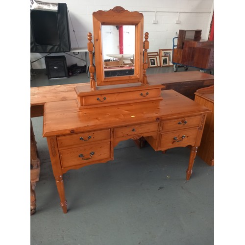 129 - A pine dressing table with mirror

Height 76cm
Width 124cm
Depth 54cm
(without mirror)