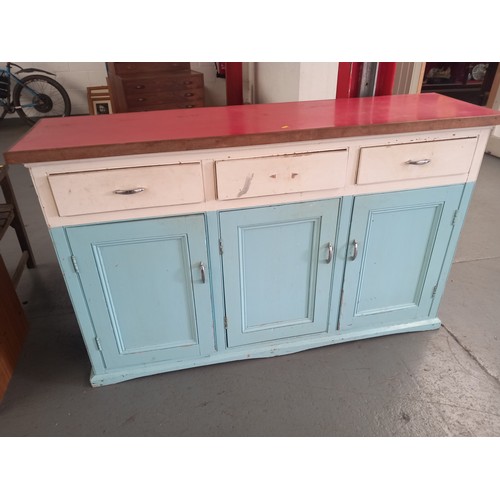 127 - A painted pine formica top sideboard

Height 97cm
Width 160cm
Depth 45cm