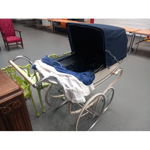 143 - A vintage Marmet pram in superb condition