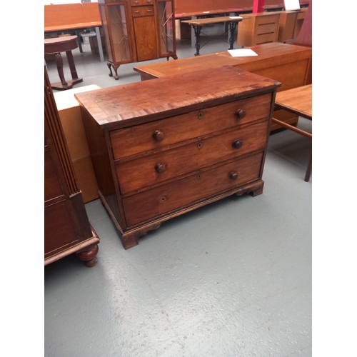 152 - An early mahogany chest of drawers

Height 80cm
Width 107cm
Depth 52cm