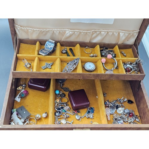 255 - A quantity of mostly silver jewellery