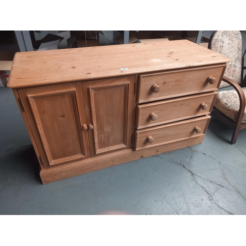 413 - A pine sideboard

Height 75cm
Width 134cm
Depth 50cm