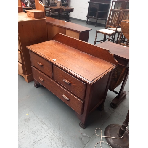 442 - An oak chest of drawers

Height 82cm
Width 108cm
Depth 46cm