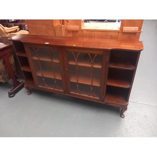 444 - A mahogany break fronted sideboard

Height 88cm
Width 153cm
Depth 32cm