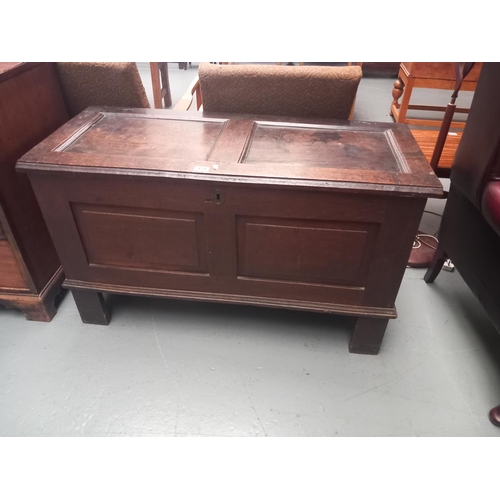 454 - An oak coffer

Height 62cm
Width 110cm
Depth 49cm