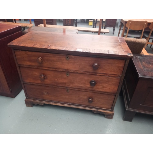 455 - An early mahogany chest of drawers

Height 80cm
Width 107cm
Depth 52cm