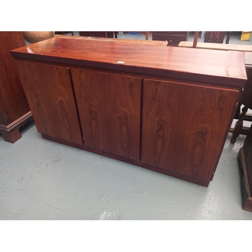 456 - A Rosewood Skovby Mobelfabrik sideboard

Height 82cm
Width 155cm
Depth 49cm