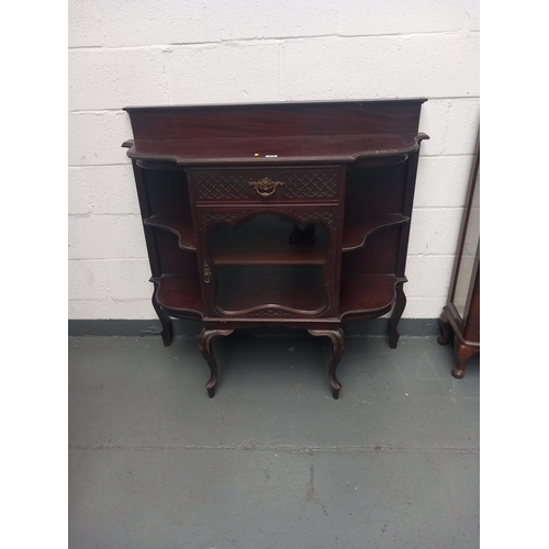 470 - A mahogany display cabinet

Height 116cm
Width 122cm
Depth 42cm