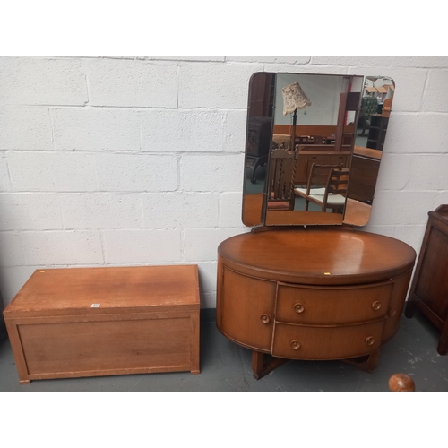 472 - An oak dressing table together with a blanket box