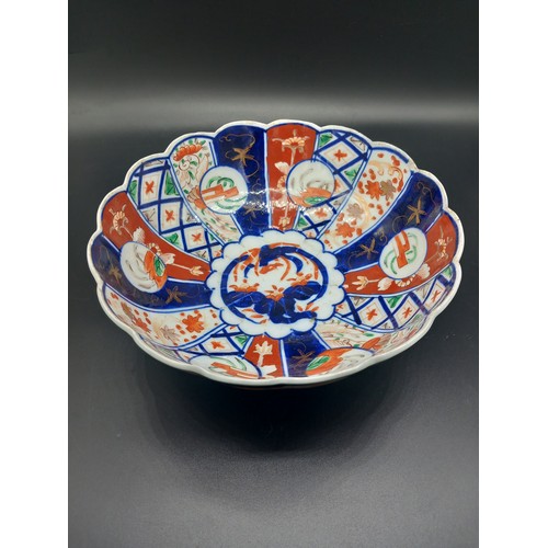 513 - A collection of early Imari plates and bowls