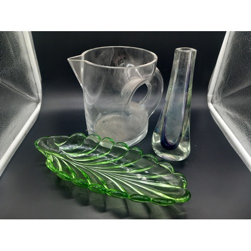 777 - Collection of glass to include a signed Mandruzzato vase from Murano, Caithness Oban vase, various p... 