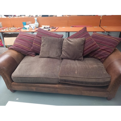 607 - A leatherette frame upholstered two seater sofa

Height 84cm
Width 225cm
Depth 100cm