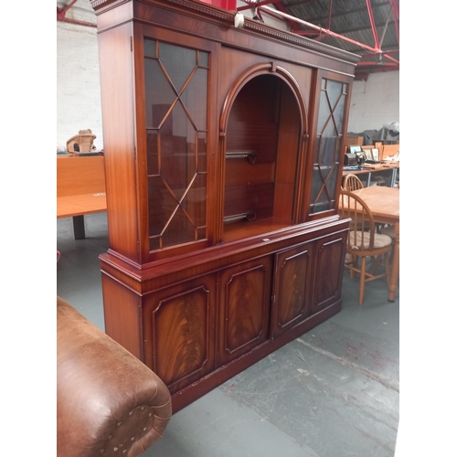 608 - A mahogany dresser

Height 190cm
Width 180cm
Depth 40cm