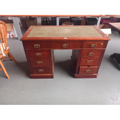 610 - A twin pedestal mahogany desk with leatherette insert

Height 78cm
Width 132cm
Depth 60cm