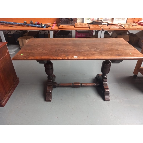 611 - An oak dining table

Height 80cm
Width 153cm
Depth 75cm