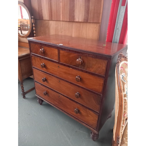 628 - A mahogany two over three chest of drawers

Height 107cm
Width 107cm
Depth 49cm