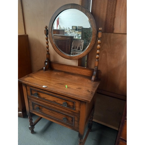 629 - An oak dressing table

Height 152cm
Width 77cm
Depth 47cm