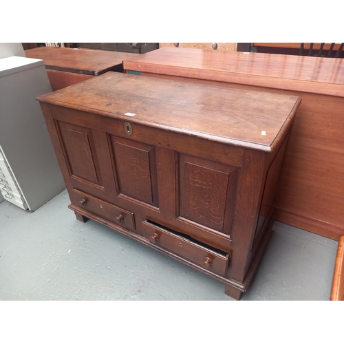 634 - An oak coffer

Height 79cm
Width 110cm
Depth 52cm