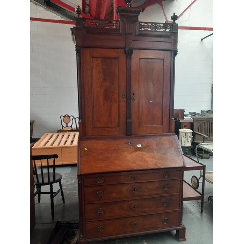 637 - A mahogany bureau cabinet

Height 250cm
Width 110cm
Depth 58cm