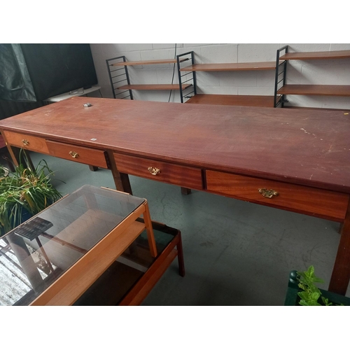 690 - A large teak conference/farmhouse table with four drawers

Height 84cm
Width 270cm
Depth 90cm