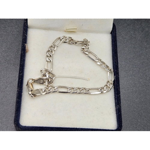 574 - A 9k white gold chain bracelet - weight 5.5 grams