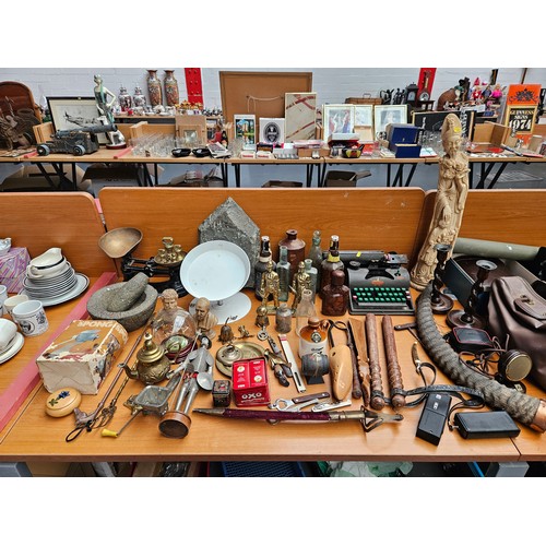 364 - Vintage items to include old bottles, brassware, truncheons, binoculars, cameras, etc