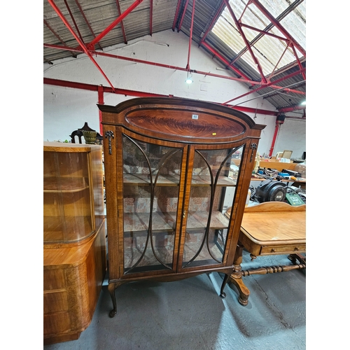 400 - A mahogany china cabinet on Queen Anne legs

Height 174cm, Width 110cm, Depth 48cm