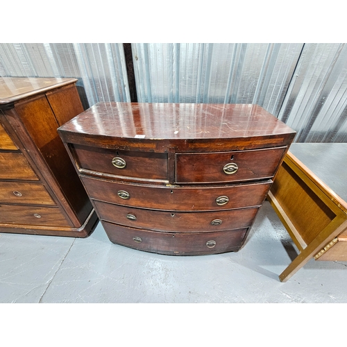 492 - A mahogany bow fronted two over three chest of drawers

Height 96cm, Width 102cm, Depth 52cm