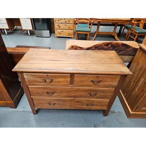 404 - A 2 over 2 chest of drawers

Dimensions: Height 80cm, Width 108cm, Depth 44cm