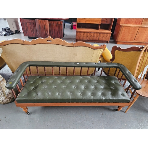 444 - A wooden framed green leather window seat

Dimensions: Height 62cm, Width 160cm, Depth 58cm