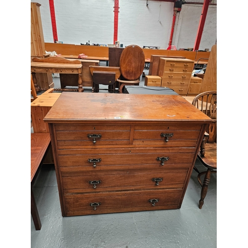 450 - A mahogany two over three chest of drawers

Height 92cm, Width 106cm, Depth 54cm