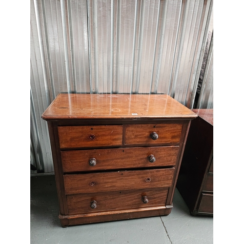 464 - A mahogany two over three chest of drawers

Height 108cm, Width 106cm, Depth 56cm