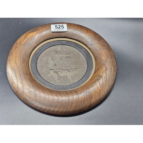 525 - A genuine WWI memorial plaque/death penny awarded to Peter Fanning in a wooden surround - Buckingham... 