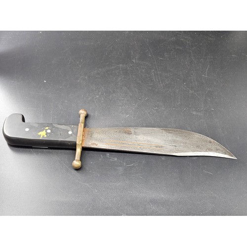 539 - An American US Army Air Force V 44 survival knife - this genuine Kinfolks knife was issued to surviv... 