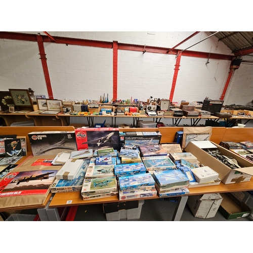 363 - A large quantity of helicopter and aeroplane Airfix, Revell and other models - mostly boxed, with so... 