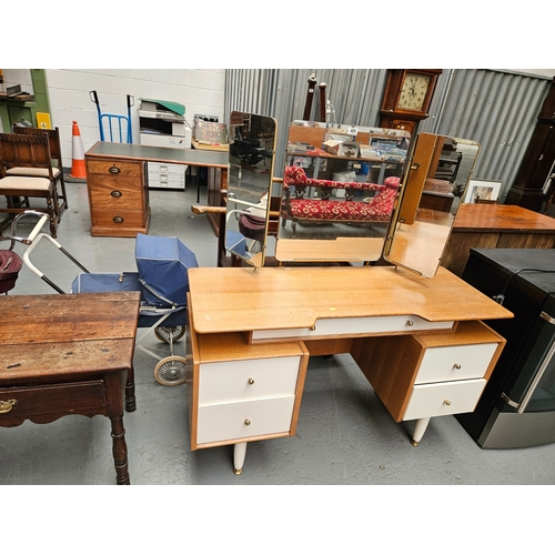 406 - A teak G Plan triple mirror dressing table

Dimensions: Height 135cm, Width 125cm, Depth 48cm