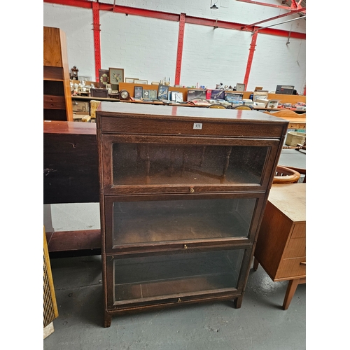 416 - An oak 3 sectioned Gunn bookcase

Measurements: Height 123cm, Width 87cm, Depth 31cm