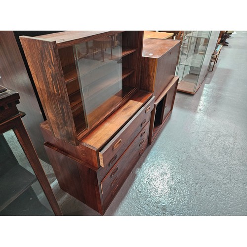 425 - A 5 sectioned rosewood wall hanging cabinet (missing brackets and key)