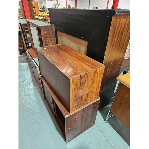 425 - A 5 sectioned rosewood wall hanging cabinet (missing brackets and key)