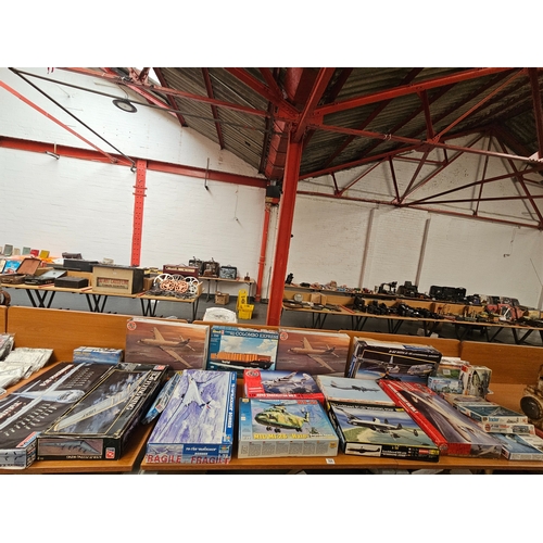 584 - A large quantity of boxed Airfix, Revell, and other model kits - planes and ships, etc