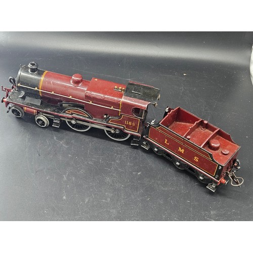 846 - A Hornby LMS 1185 clockwork loco and tender - O gauge - good condition for the age. Appears to be wo... 