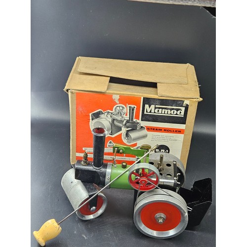 847 - A Mamod S.R1 steam roller in original box