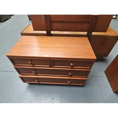 590 - A teak G Plan chest of drawers

Measurements: Height 70cm, Width 101cm, Depth 47cm