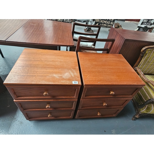 593 - A pair of teak G Plan bedside cabinets

Measurements: Height 70cm, Width 50cm, Depth 46cm