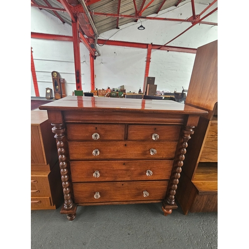 606 - A Victorian mahogany 2 over 3 chest of drawers with glass handles

Measurements: Width 126cm, Depth ... 