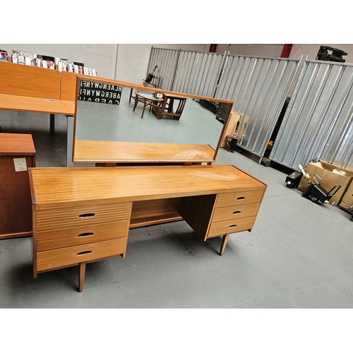 617 - An Austin Suite dressing table

Measurements: Height 126cm, Width 168cm, Depth 45cm