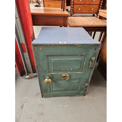 640 - A cast iron fireproof safe with keys (keys in office)

Measurements: Height 54cm, Width 42cm, Depth ... 