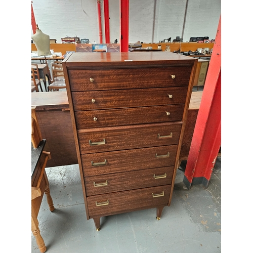 650 - A G Plan chest of drawers

Measurements: Height 133cm, Width 66cm, Depth 42cm