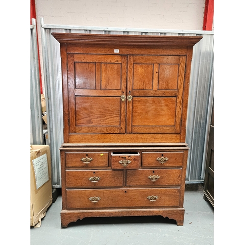 669 - An oak cupboard on chest

Measurements: Height 180cm, Width 120cm, Depth 52cm